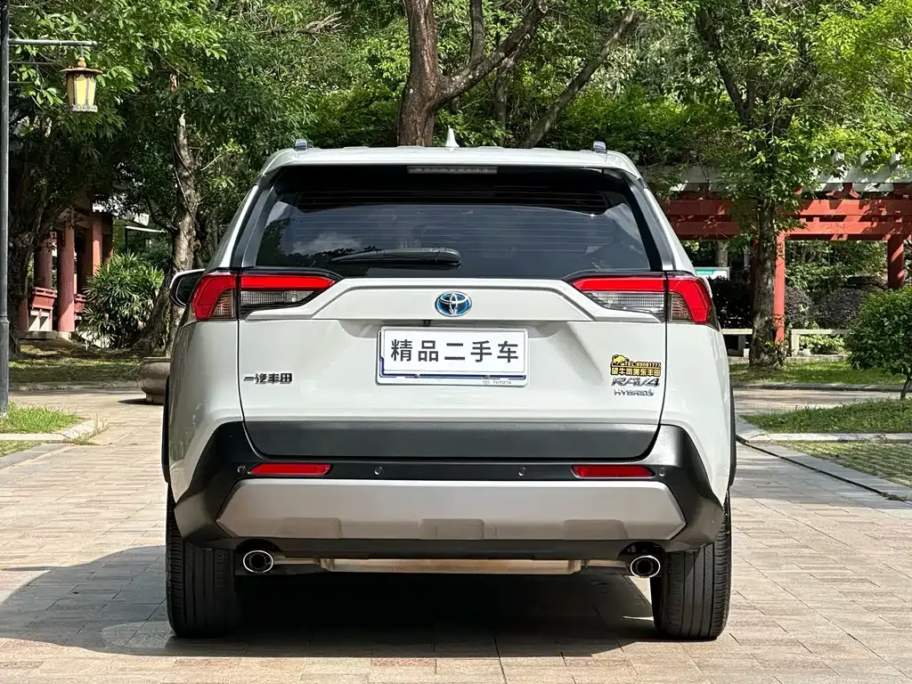 Toyota RAV4 — фото 9
