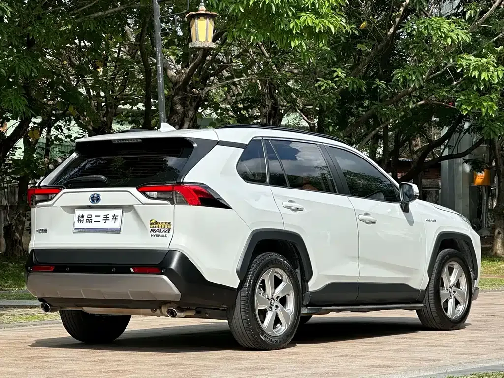 Toyota RAV4 — фото 6