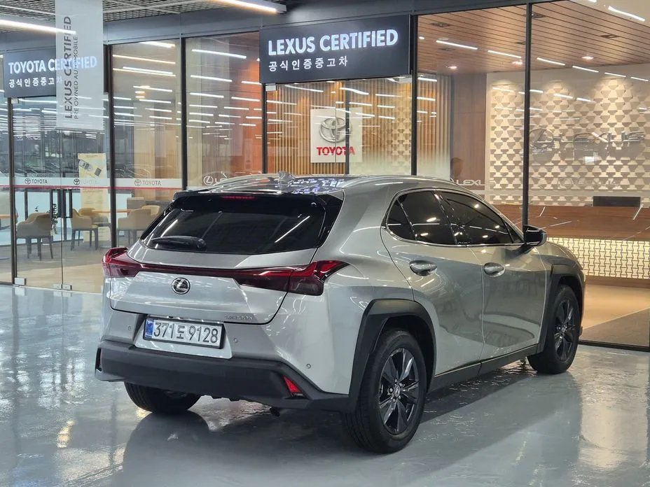 Lexus UX — фото 7
