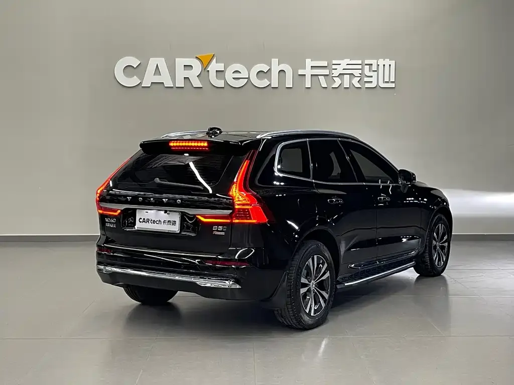 Volvo XC60 — фото 7
