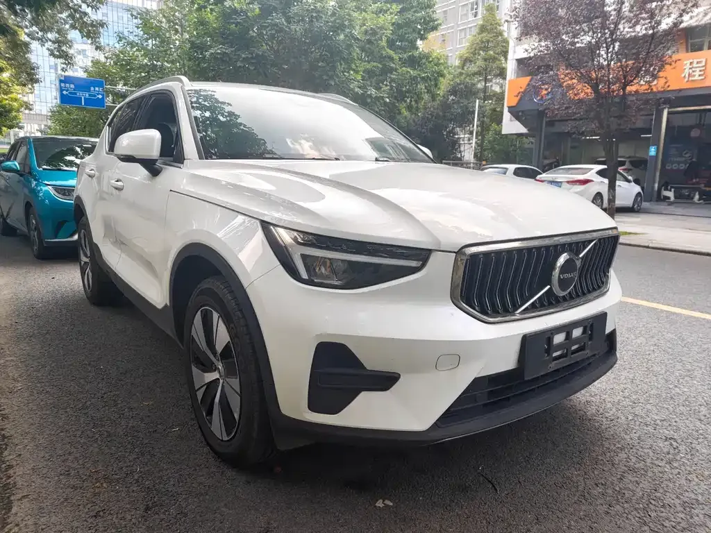 Volvo XC40 — фото 4