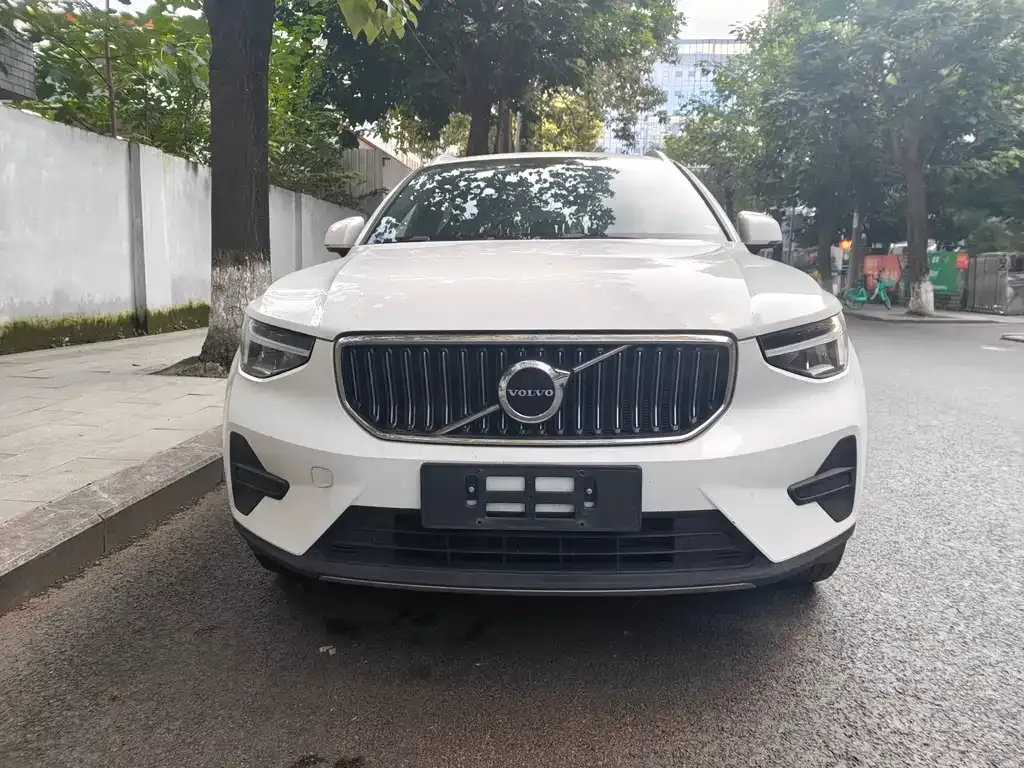 Volvo XC40 — фото 3