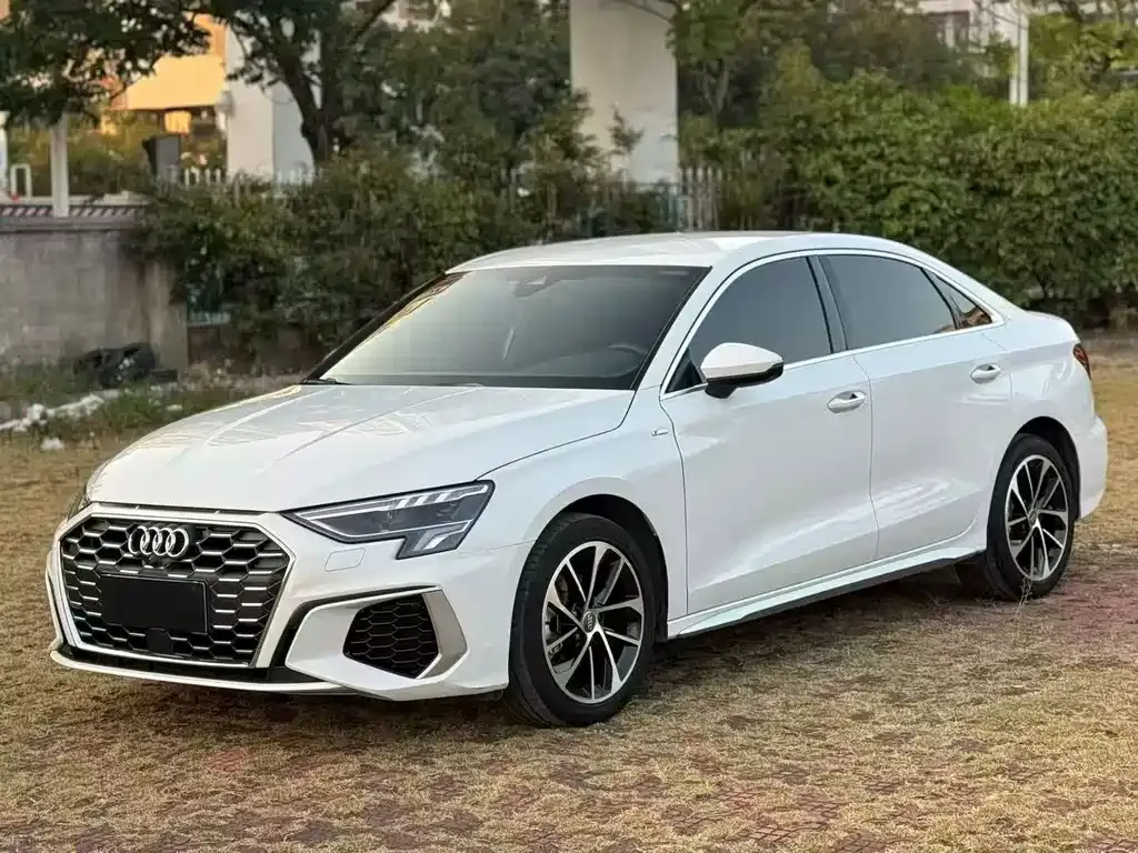 Audi A3 — фото 1