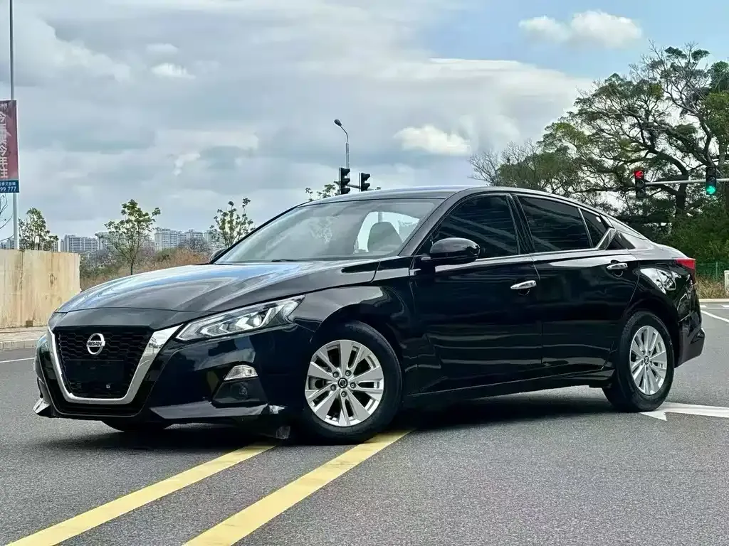 Nissan Teana — фото 1