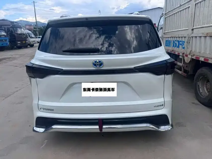 Toyota Sienna — фото 2