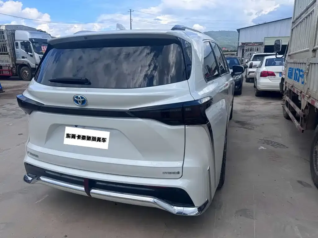 Toyota Sienna — фото 4