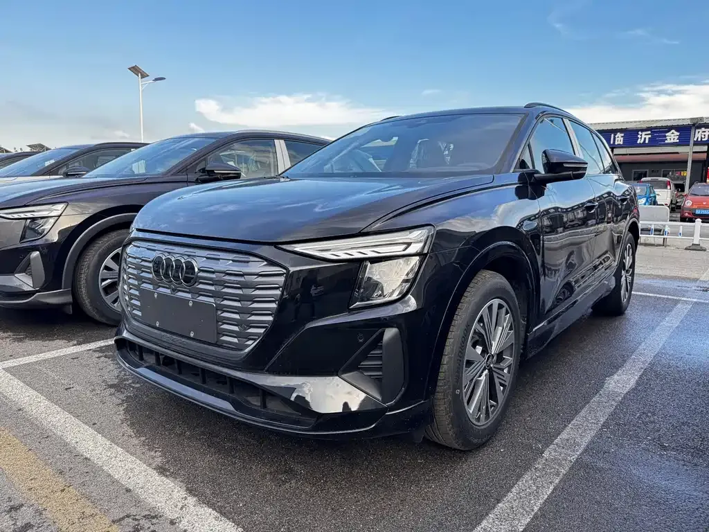 Audi Q5 e-tron — фото 1