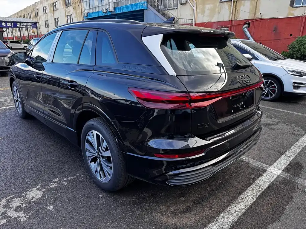 Audi Q5 e-tron — фото 10