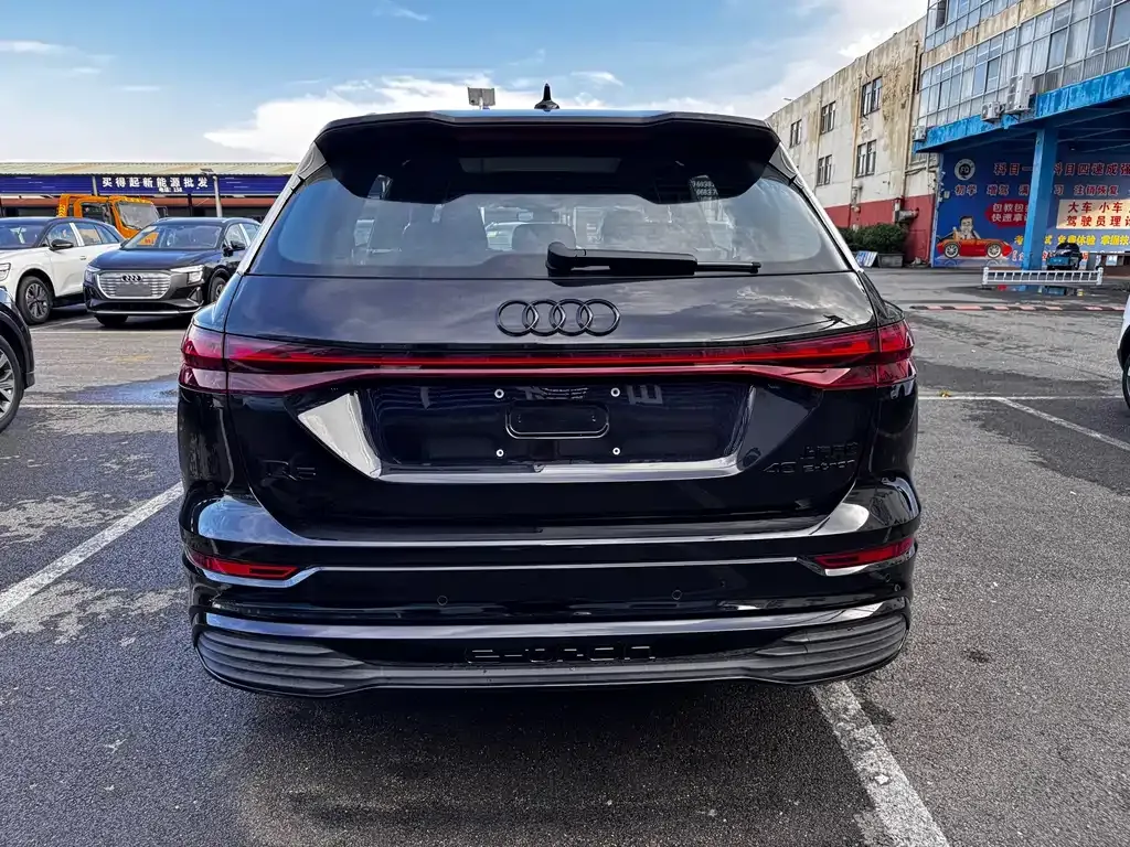 Audi Q5 e-tron — фото 3