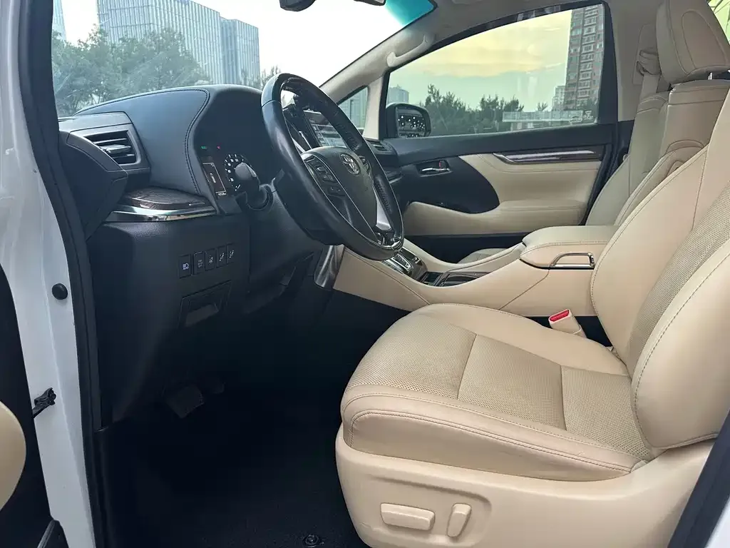 Toyota Vellfire — фото 4