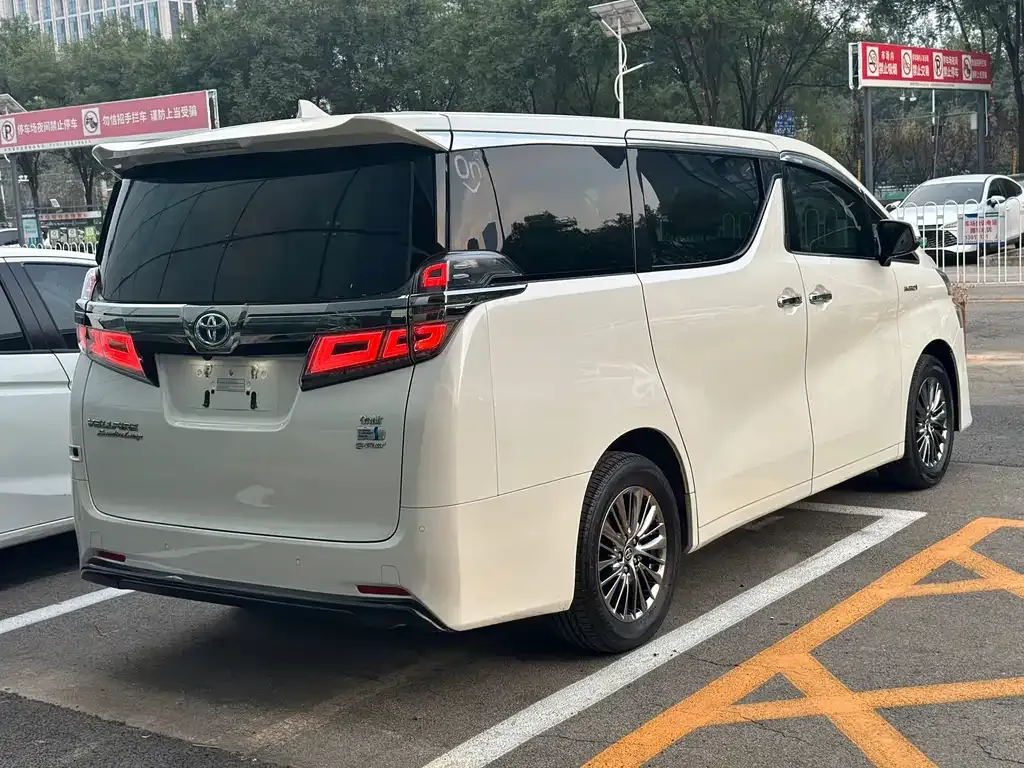 Toyota Vellfire — фото 3