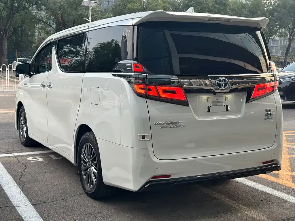 Toyota Vellfire — фото 6