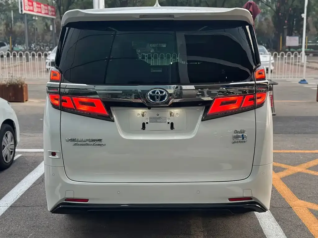 Toyota Vellfire — фото 2