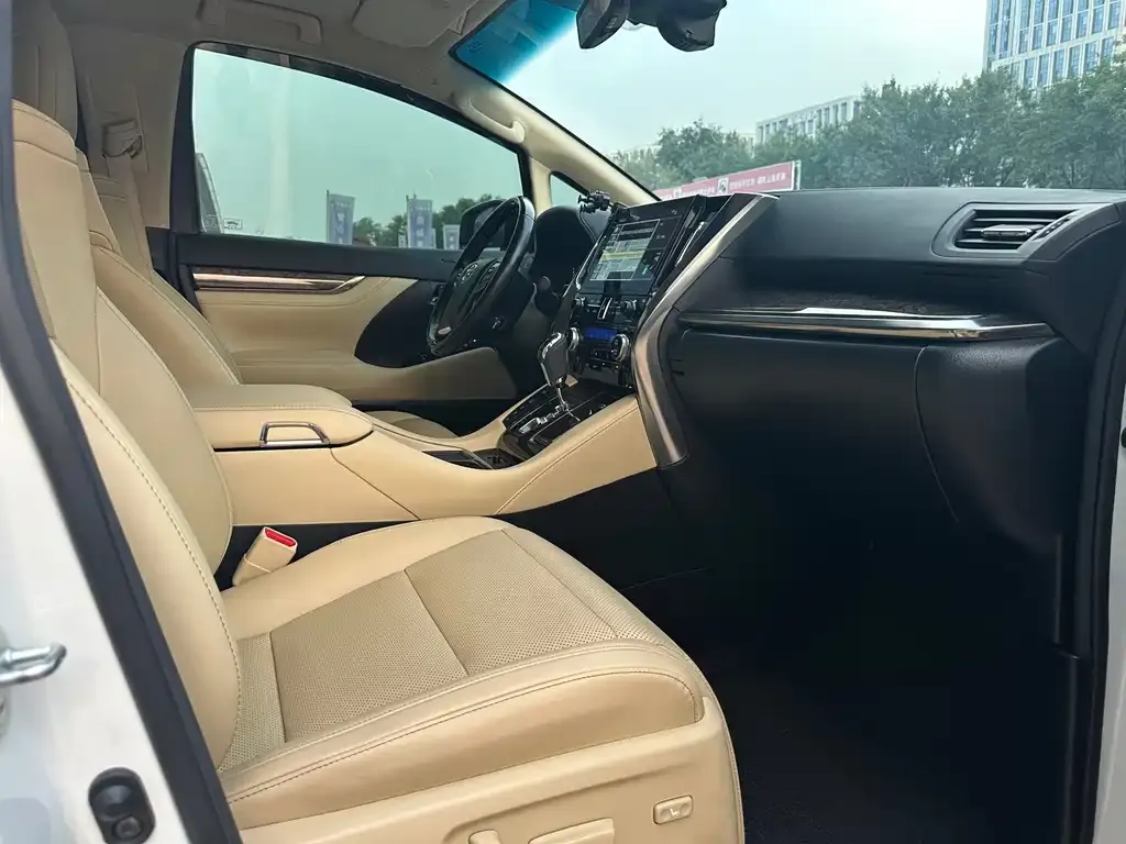 Toyota Vellfire — фото 7
