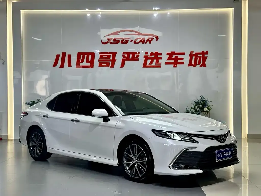 Toyota Camry — фото 2
