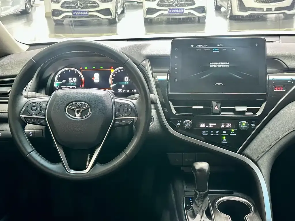 Toyota Camry — фото 9