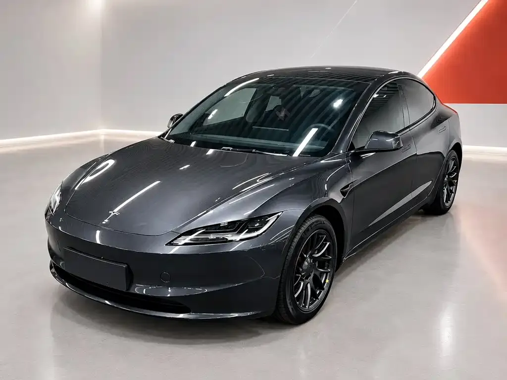 Tesla Model 3 — фото 1