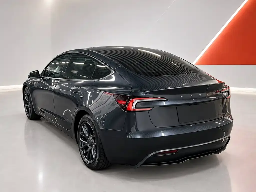 Tesla Model 3 — фото 7
