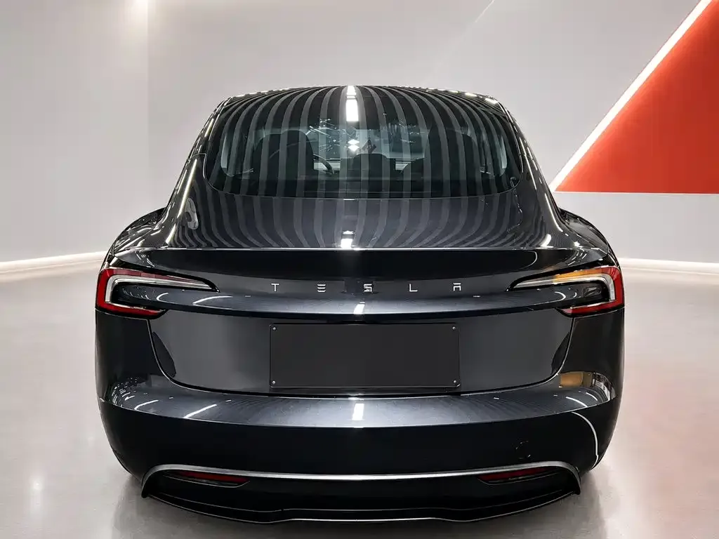 Tesla Model 3 — фото 9
