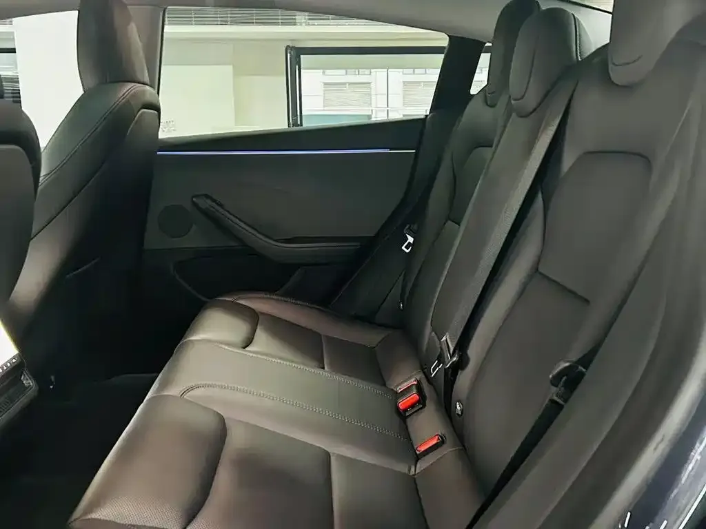 Tesla Model 3 — фото 2