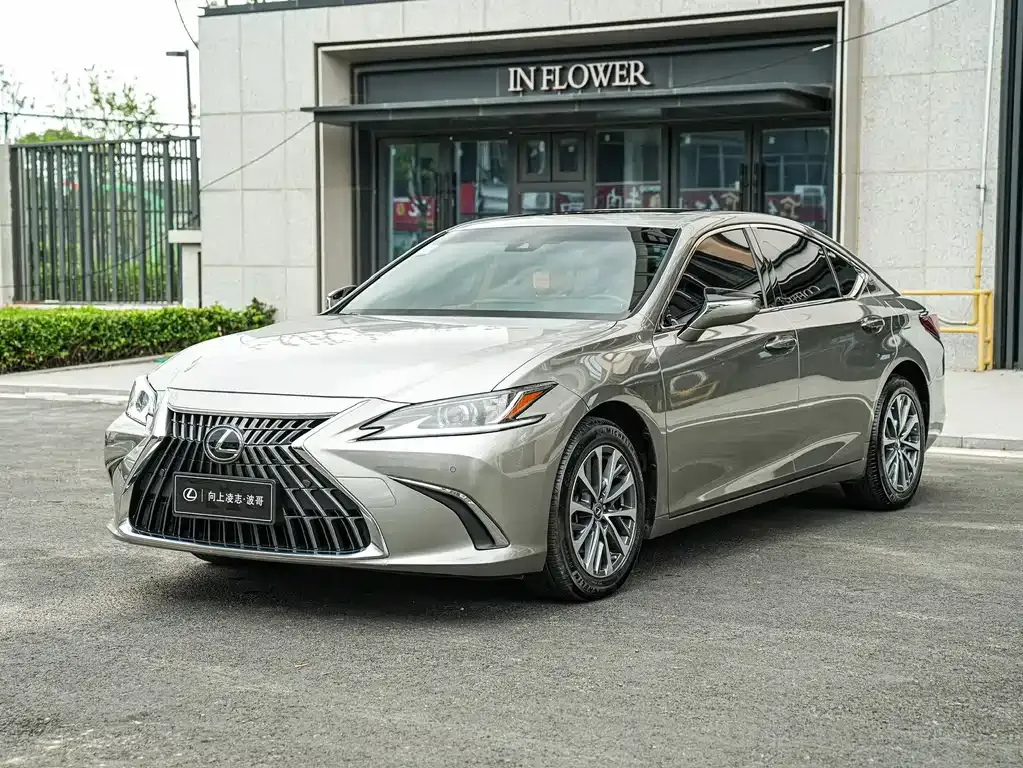 Lexus ES — фото 1