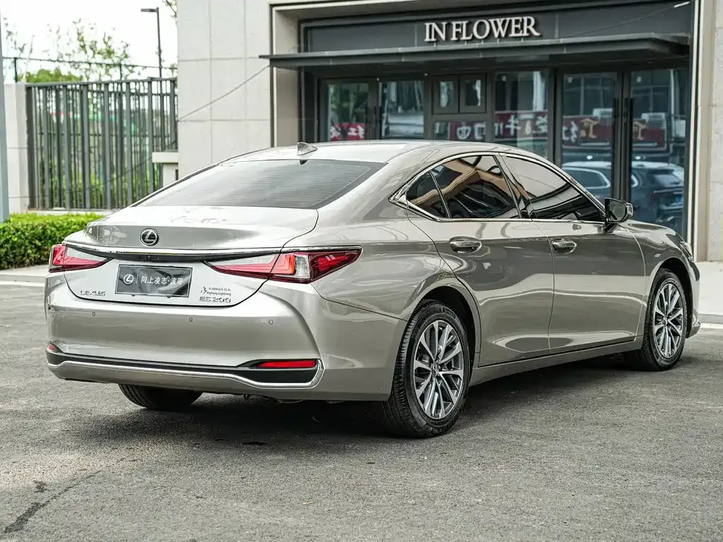 Lexus ES — фото 10