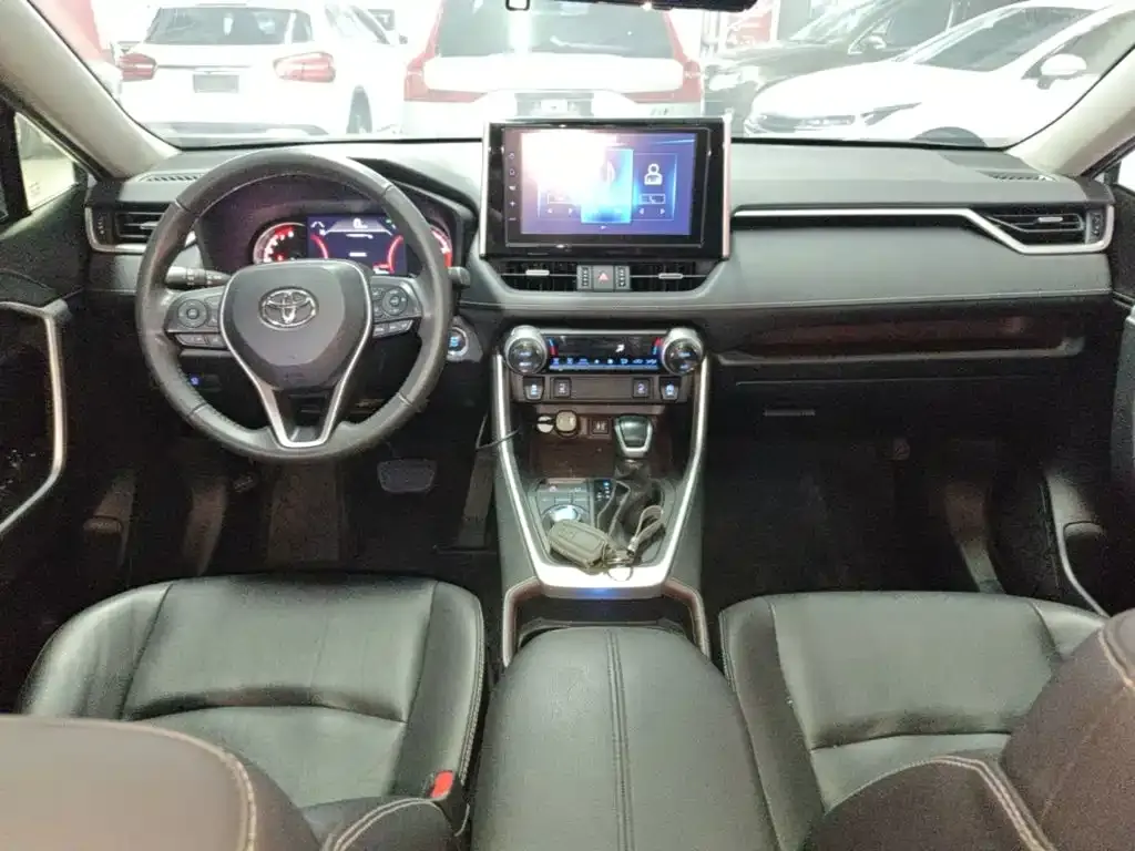 Toyota RAV4 — фото 2