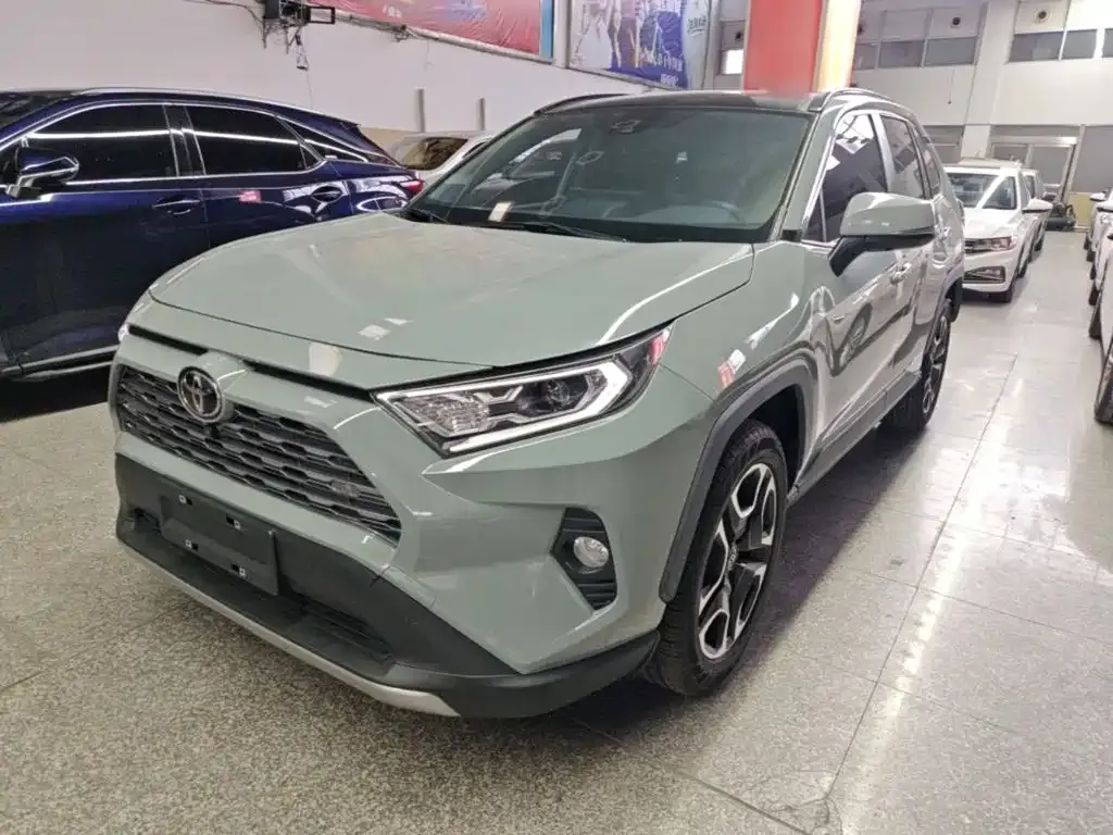 Toyota RAV4 — фото 7