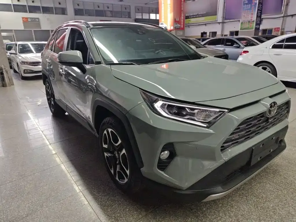 Toyota RAV4 — фото 8