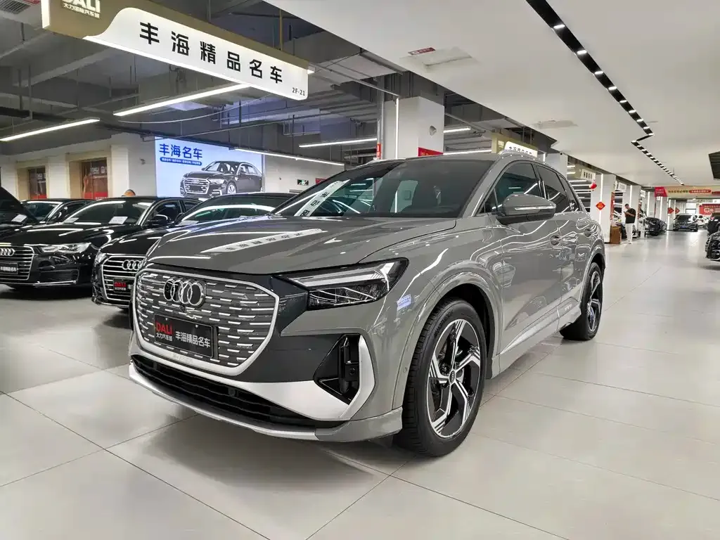 Audi Q4 e-tron — фото 1
