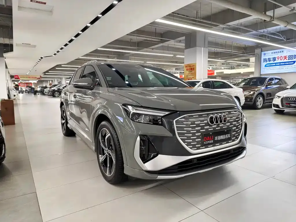 Audi Q4 e-tron — фото 7