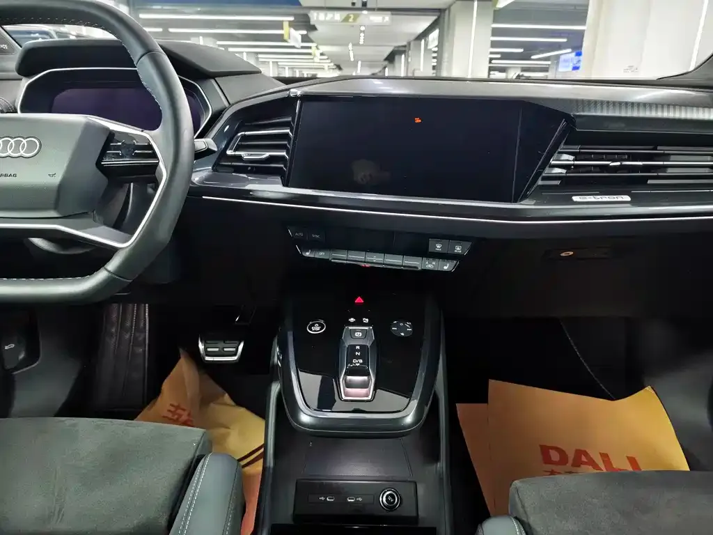 Audi Q4 e-tron — фото 10