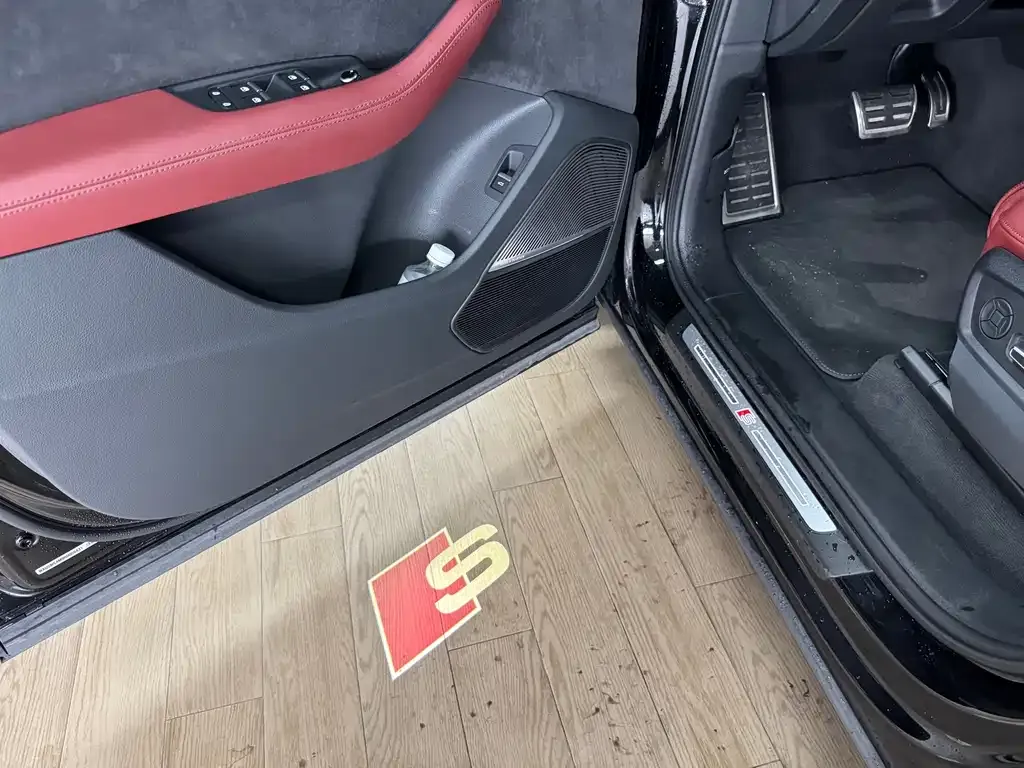 Audi SQ7 — фото 9