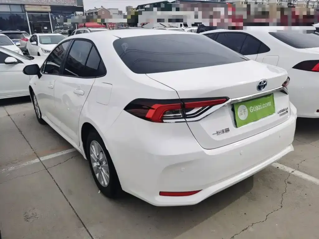 Toyota Corolla — фото 10