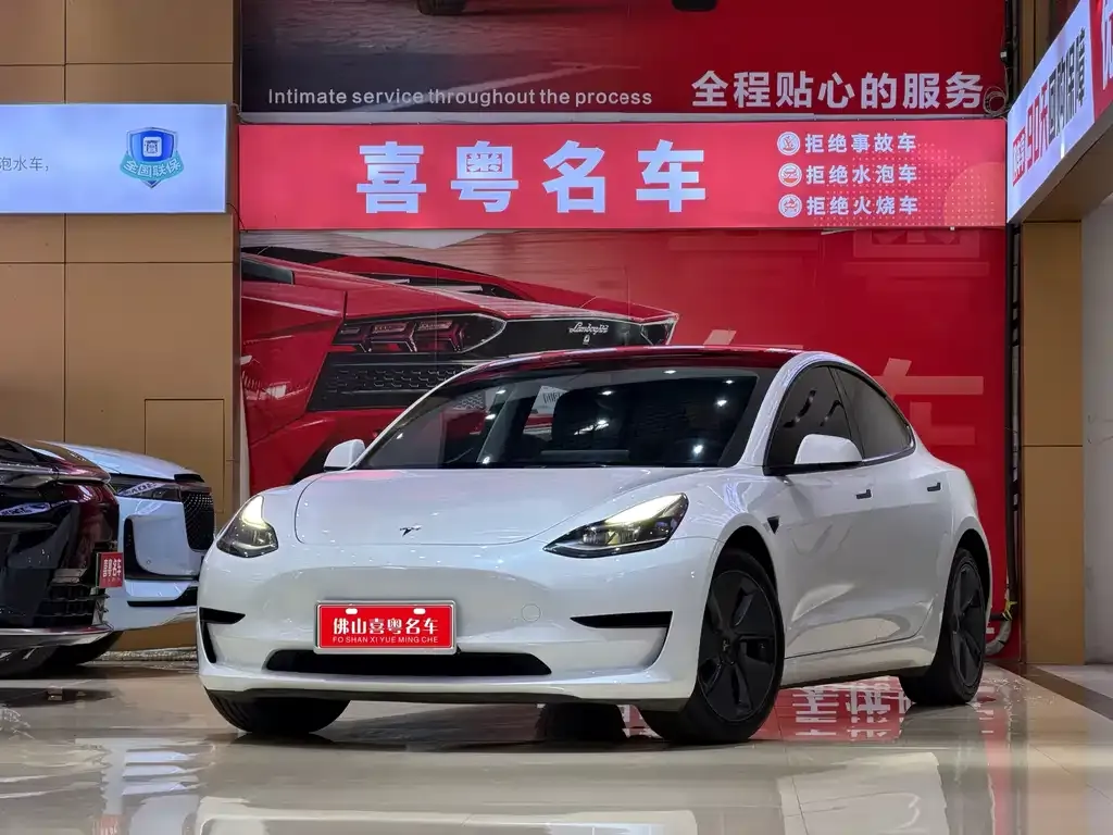 Tesla Model 3 — фото 1