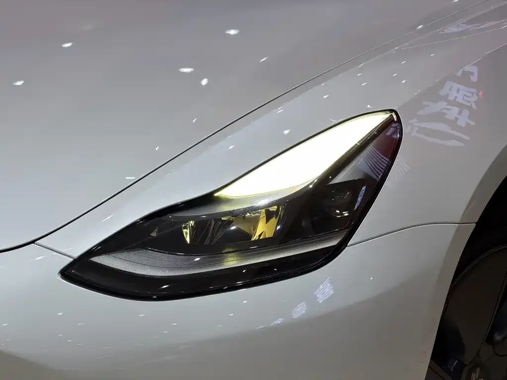 Tesla Model 3 — фото 3