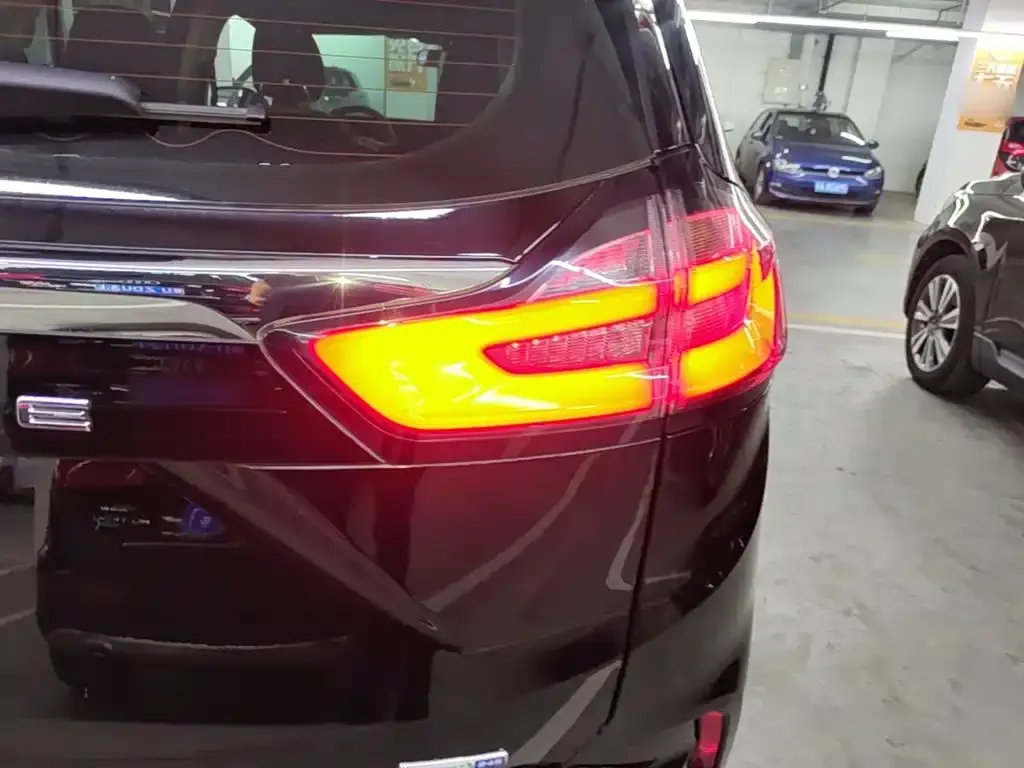 Ford Edge — фото 9