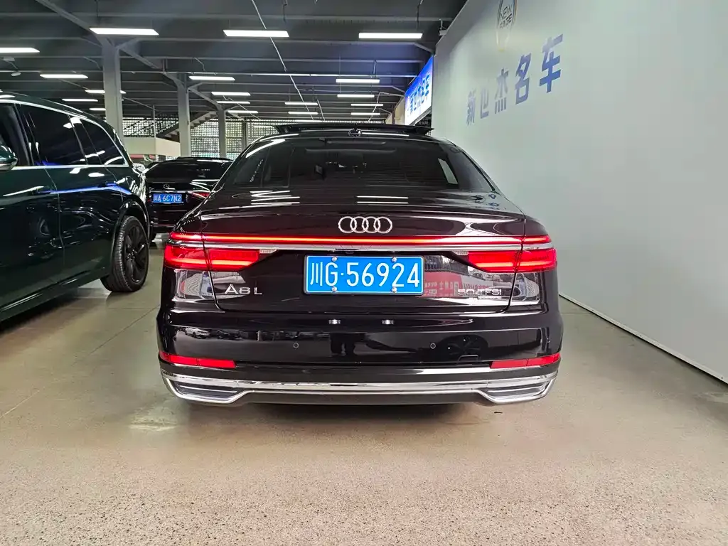 Audi A8 — фото 8