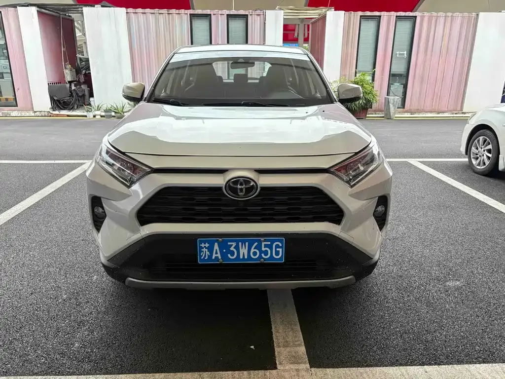 Toyota RAV4 — фото 8