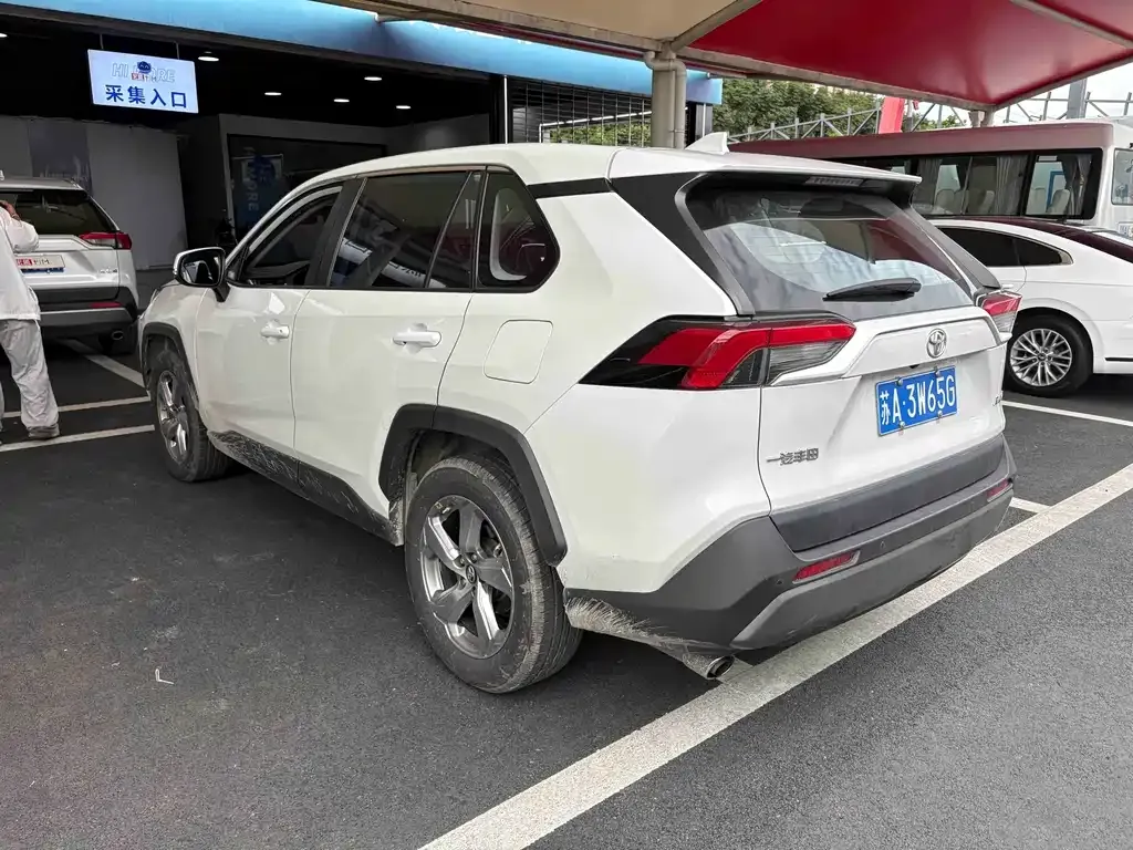 Toyota RAV4 — фото 3