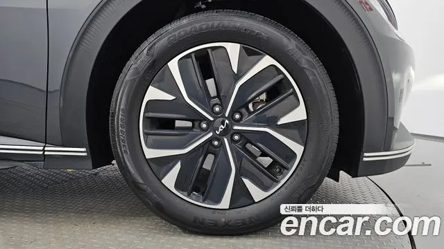 Kia EV6 — фото 9
