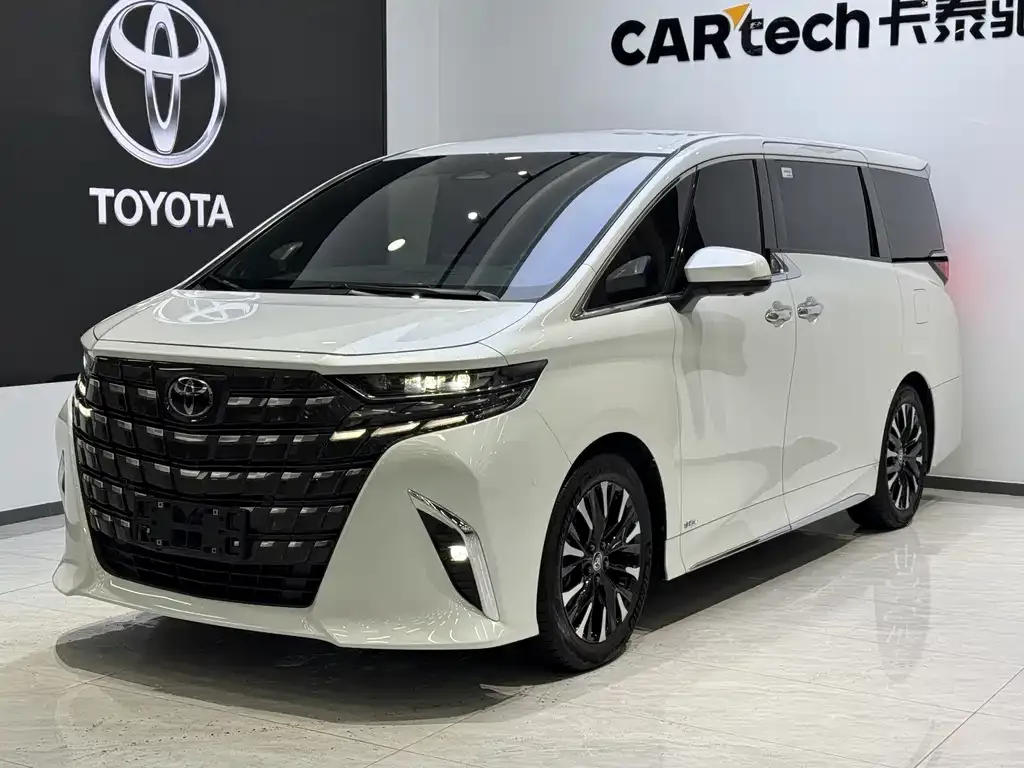 Toyota Alphard — фото 1