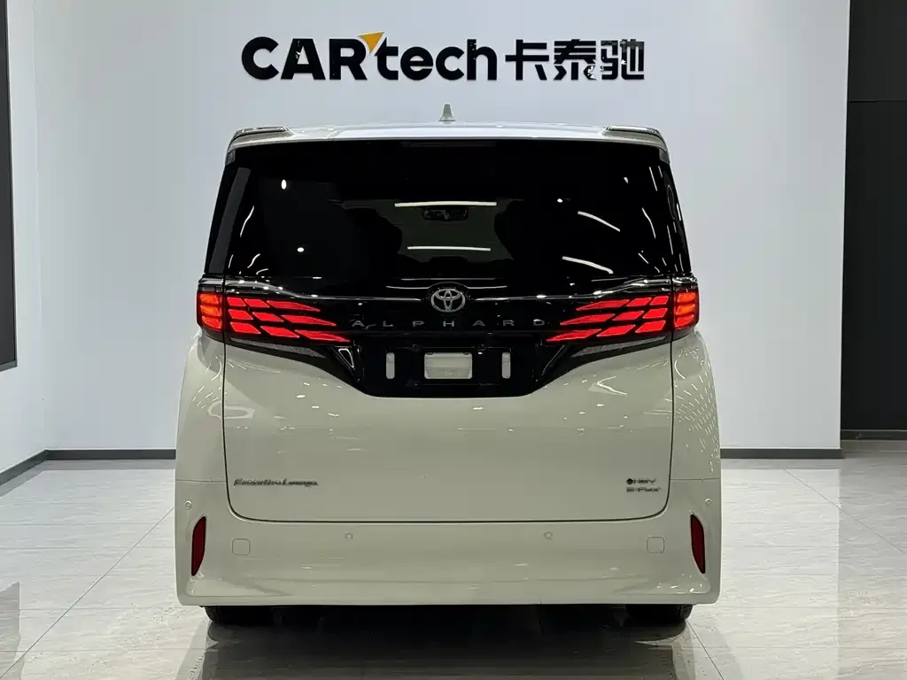 Toyota Alphard — фото 3