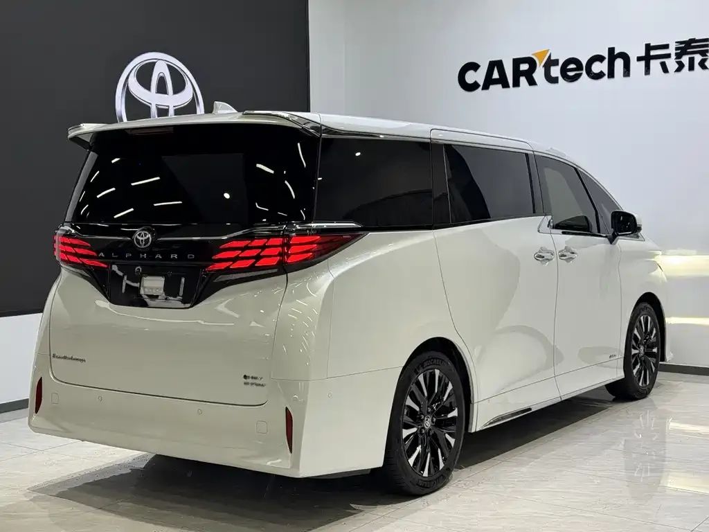 Toyota Alphard — фото 5