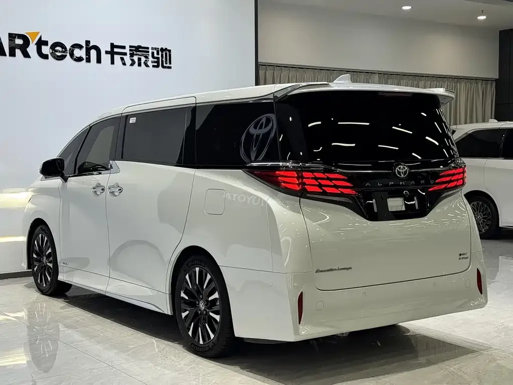 Toyota Alphard — фото 7