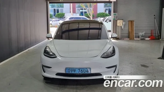 Tesla Model 3 — фото 1