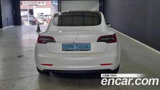 Tesla Model 3 — фото 6