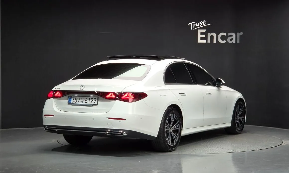 Mercedes-Benz E-Class — фото 10