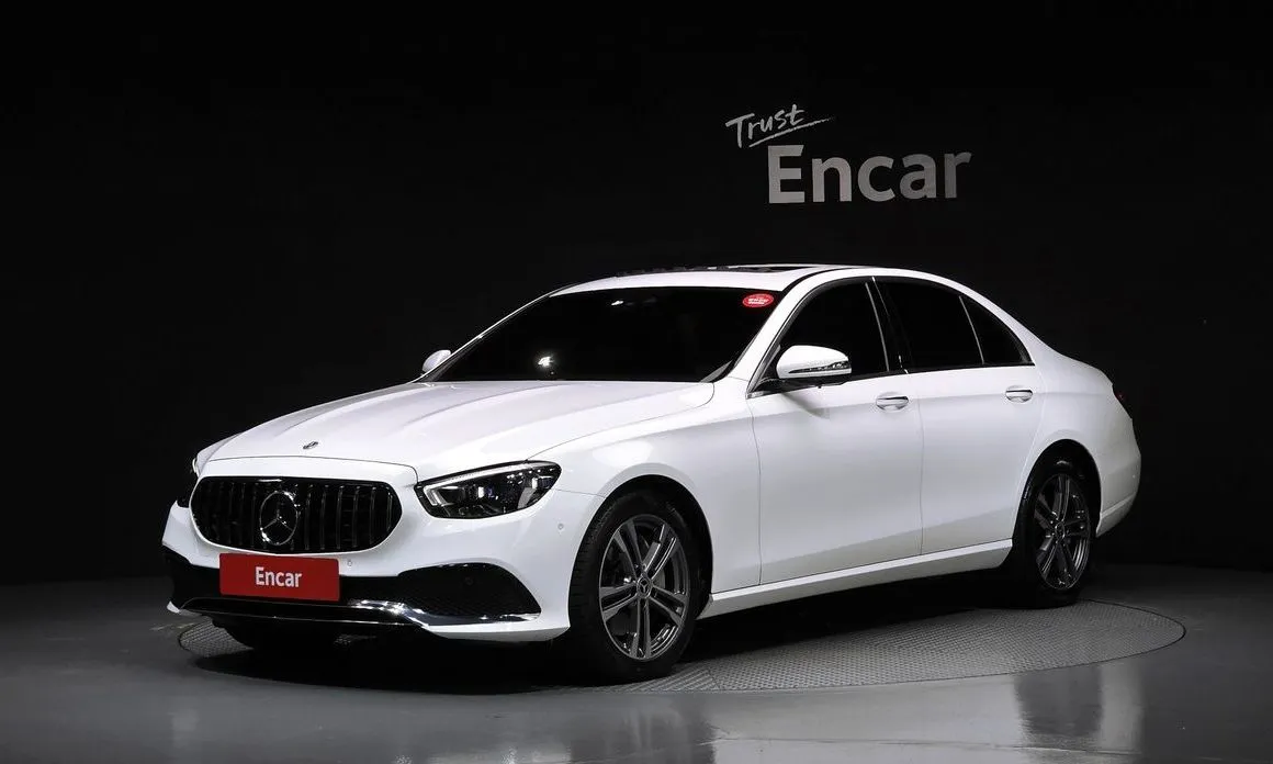 Mercedes-Benz E-Class — фото 1