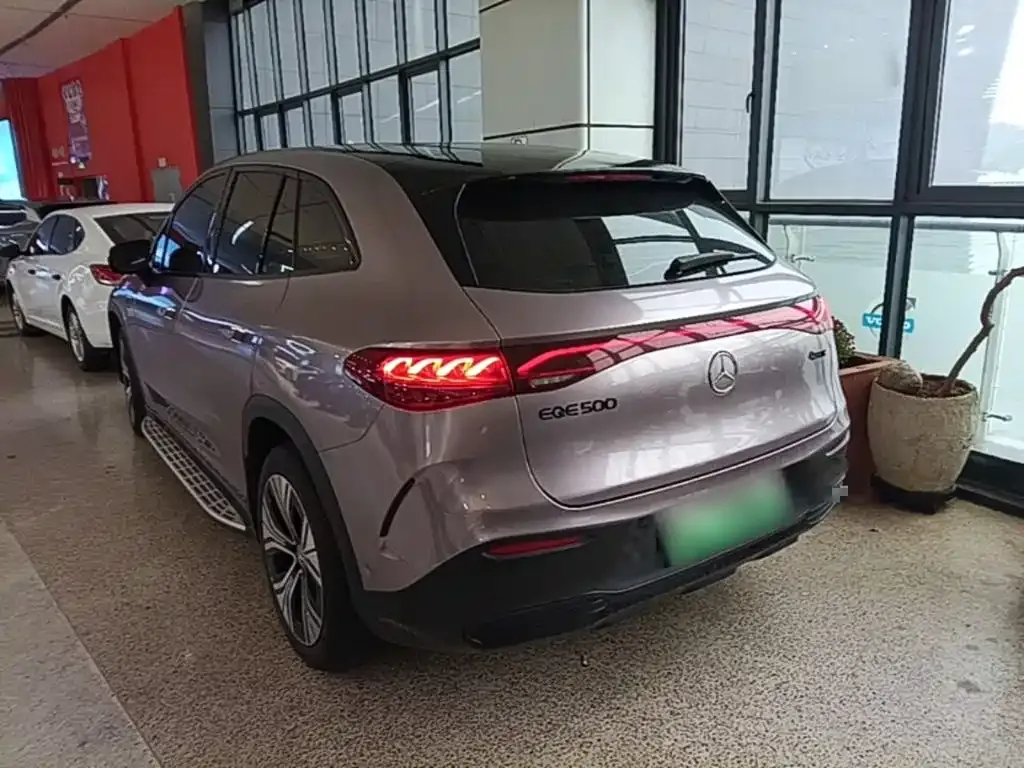 Mercedes-Benz EQE SUV — фото 9